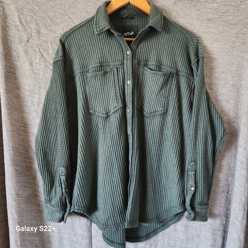 Aerie Sage Green Long Sleeved Shirt w Adjustable Cuffs, Size XS (Oversized), EUC